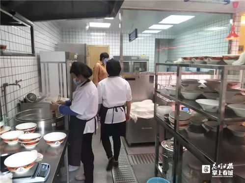 五華區(qū)龍翔街道 分類網(wǎng)格化助力餐飲企業(yè)垃圾管理